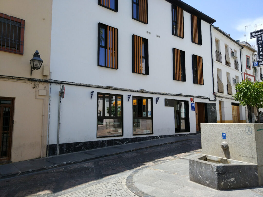 Apartamentos Córdoba Atrium fachada fuente 131653