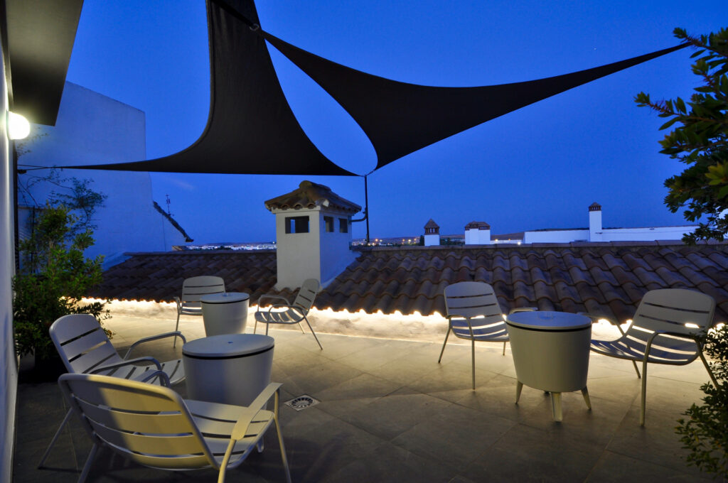 Apartamentos Córdoba Atrium terraza noche 0849
